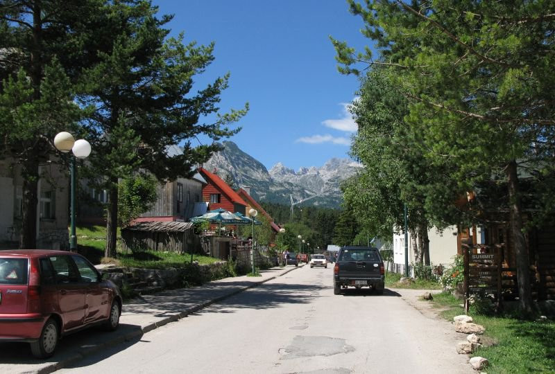 Улица в Жабляк, Черногория. Фото 3 – фотографии Черногории