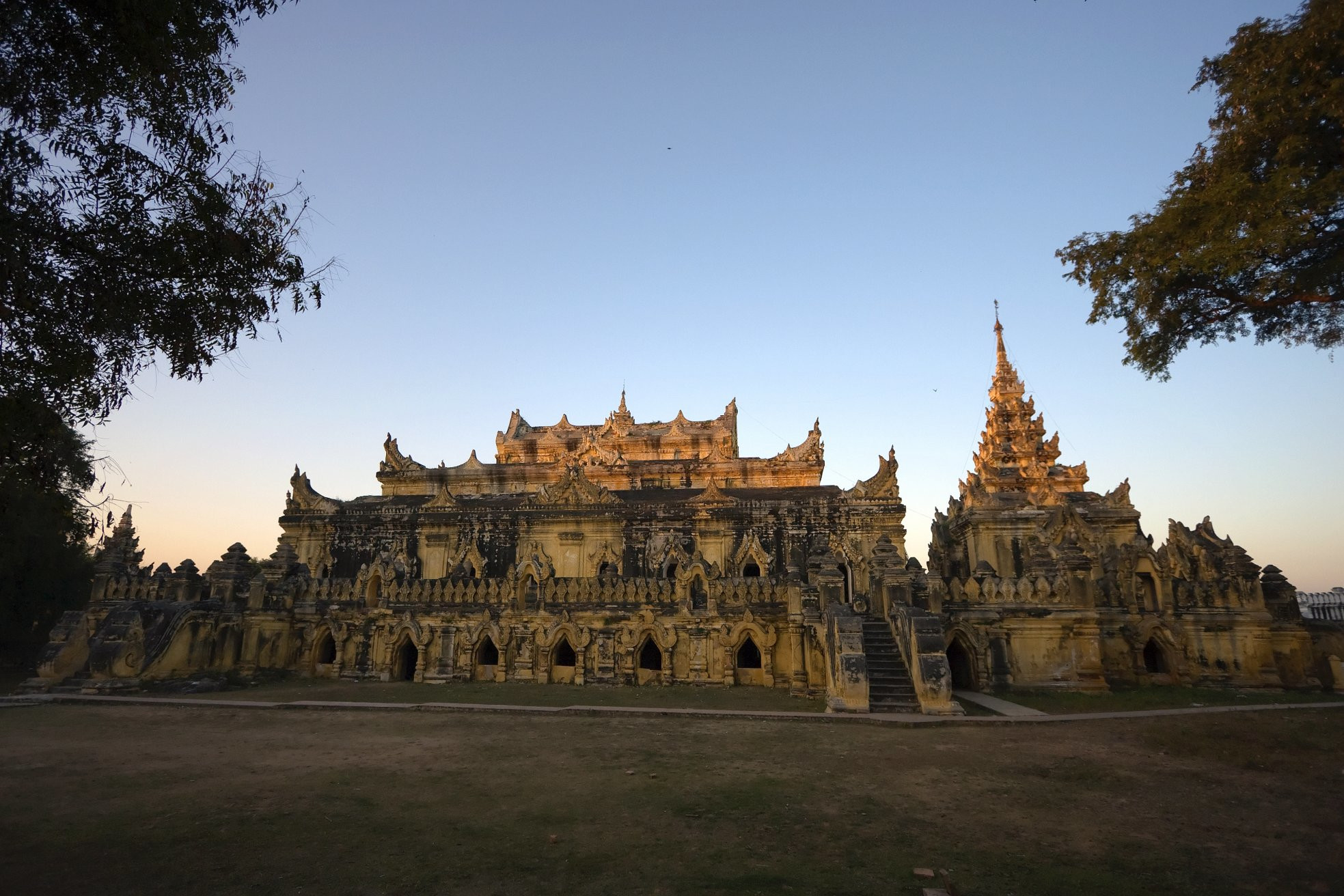 Монастырь Маха-Аунме-Бонзан – фотографии Мьянмы