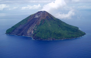 Остров Тинакула (Tinakula) – фотографии Соломоновых Островов