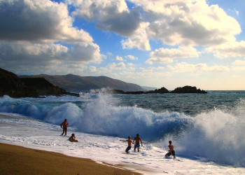 Волны в Корсика, Франция – фотографии Франции