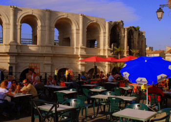 Кафе в Арль, Франция – фотографии Франции