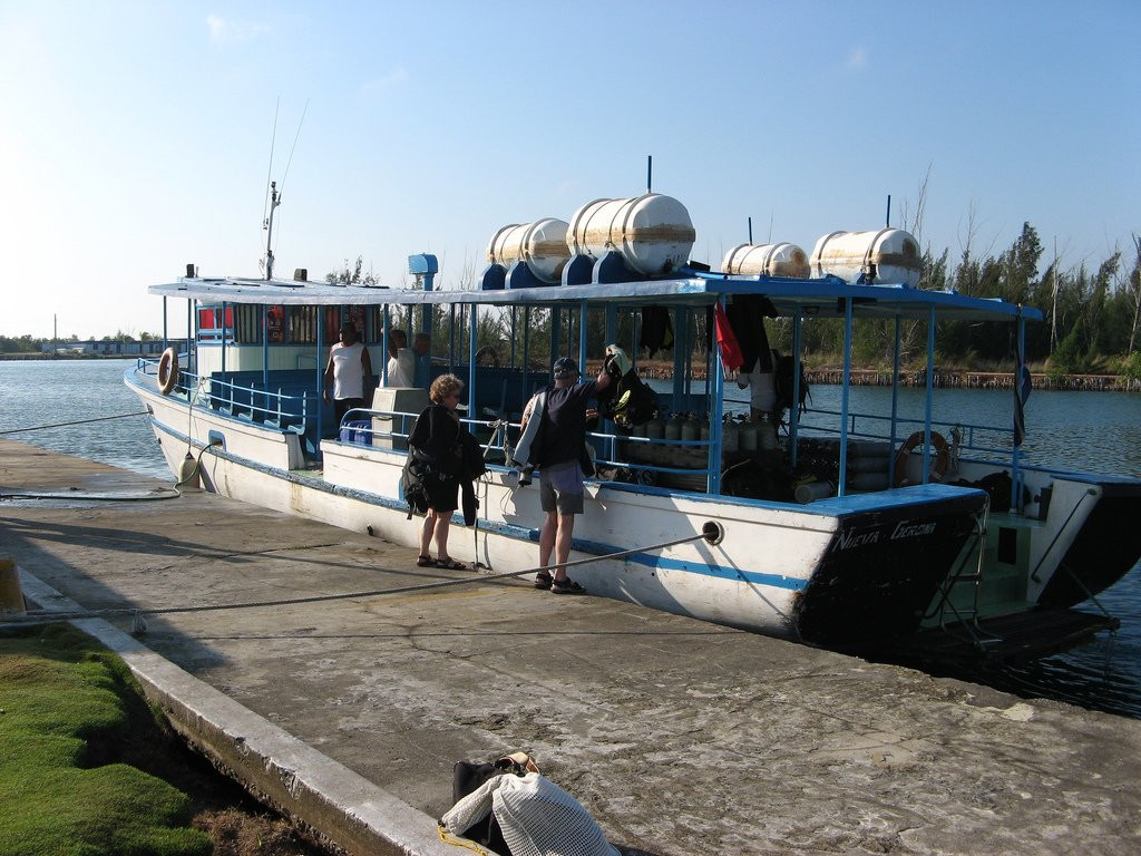 Катер в Хувентуде, Куба – фотографии Кубы