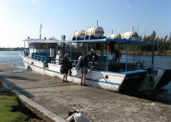 Катер в Хувентуде, Куба – фотографии Кубы