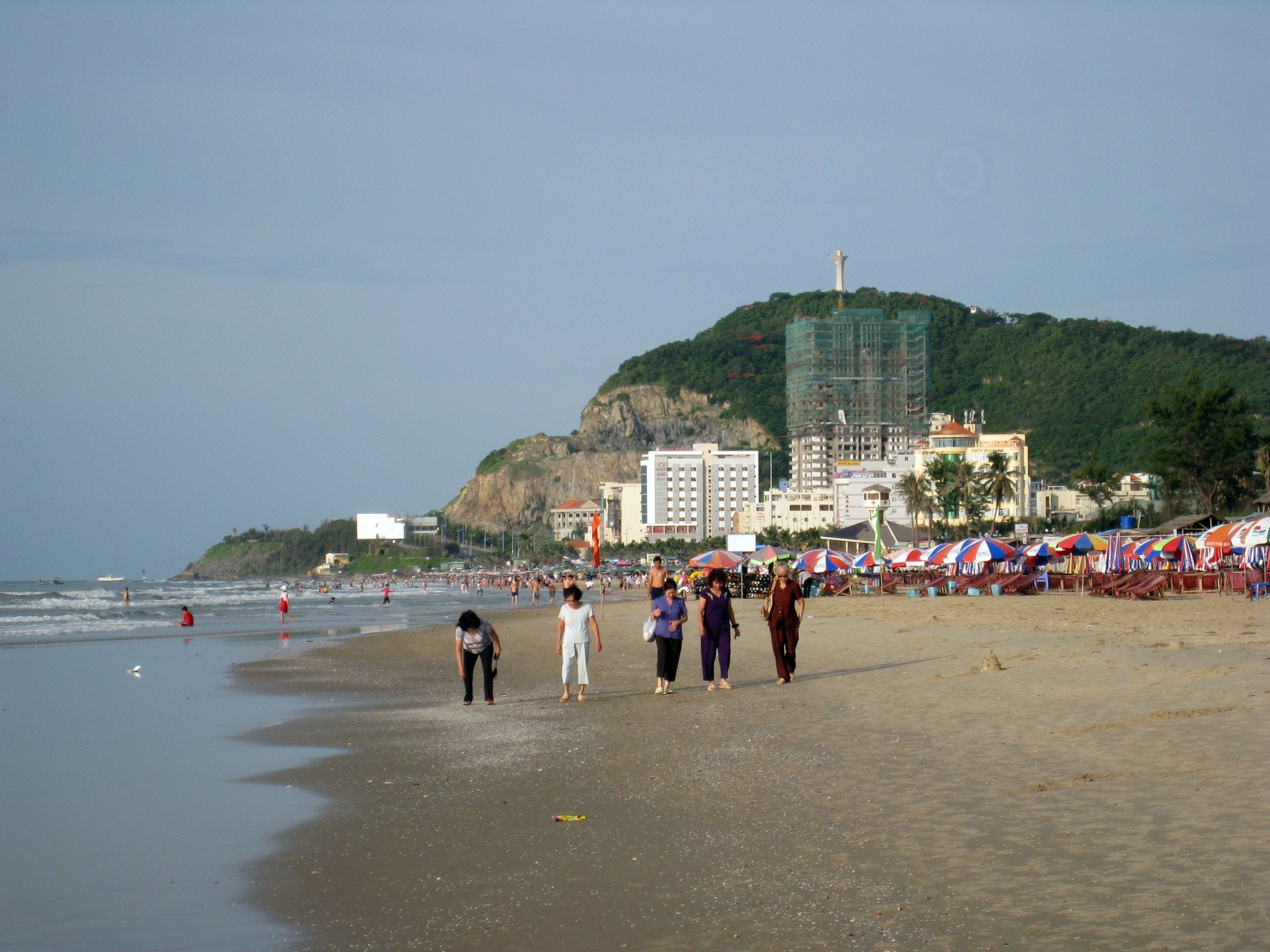 На пляже Вунгтау (Vung Tau) – фотографии Вьетнама