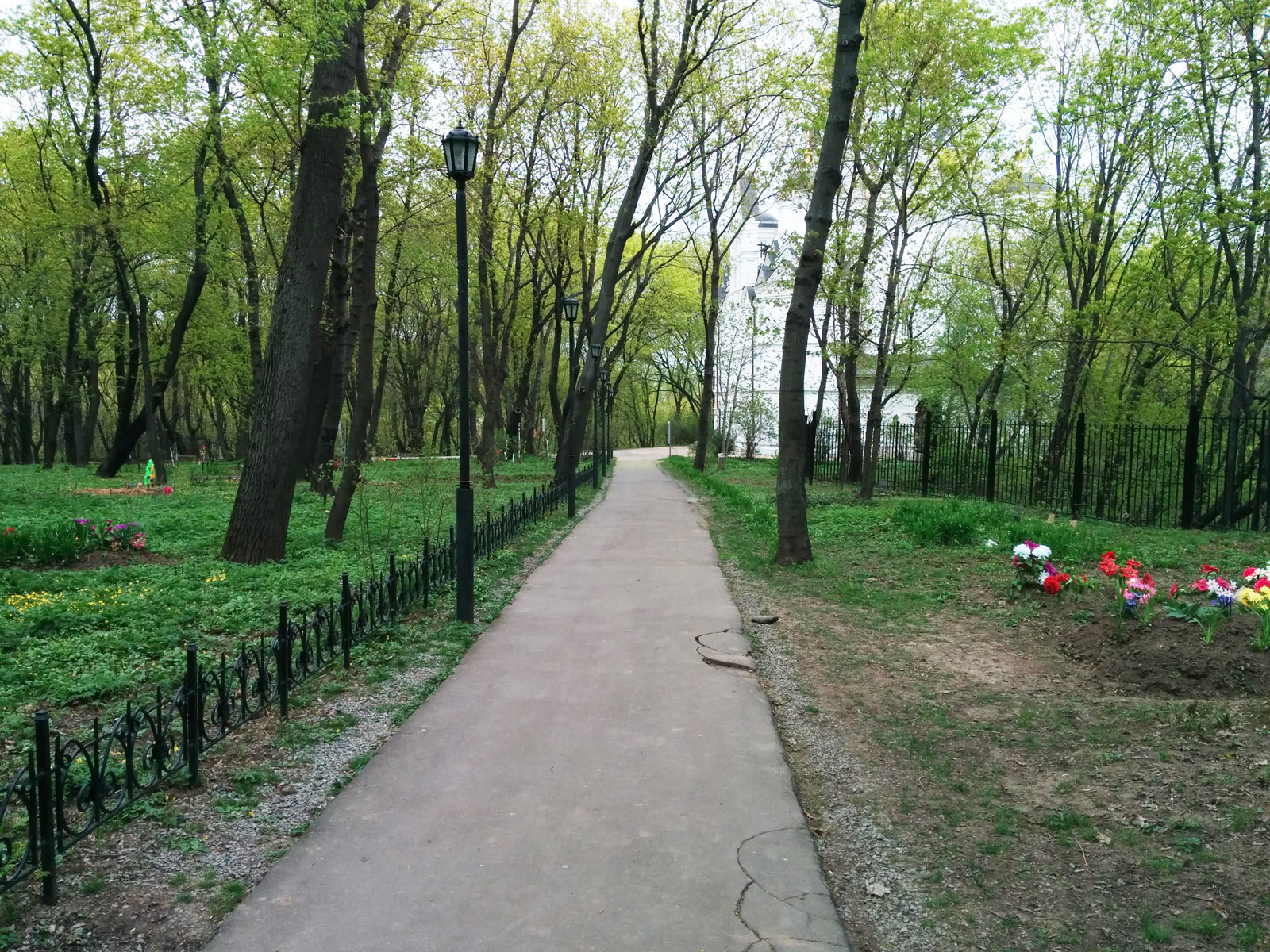 Парк Коломенское, территория церкви – фотографии России