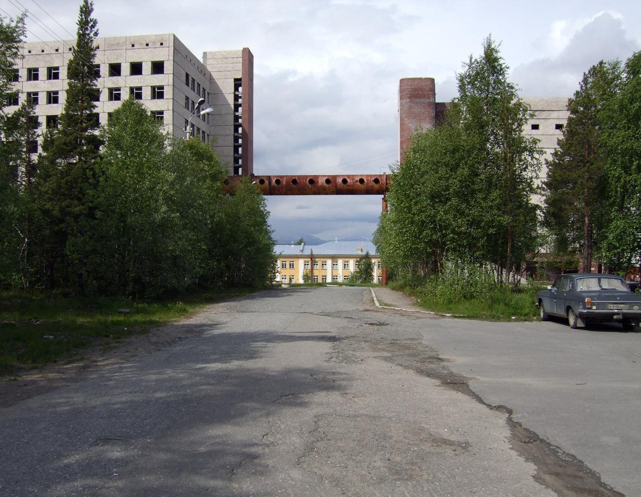 Улица в Мончегорске, Россия. Фото 1 – фотографии России