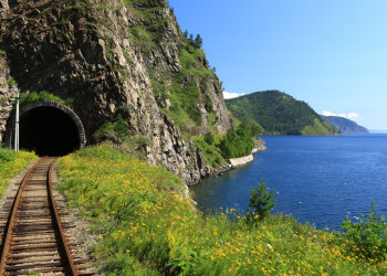 Туннель на КБЖД вдоль побережья Байкала – фотографии России