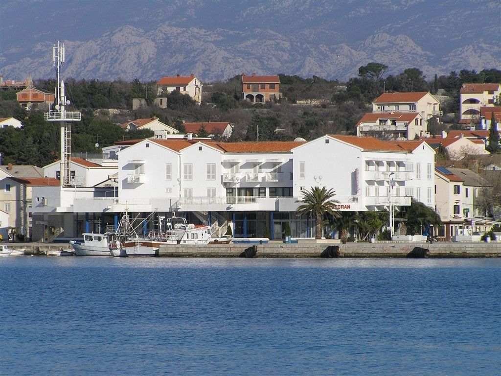 Отели на пляже в Новалья, Хорватия – фотографии Хорватии