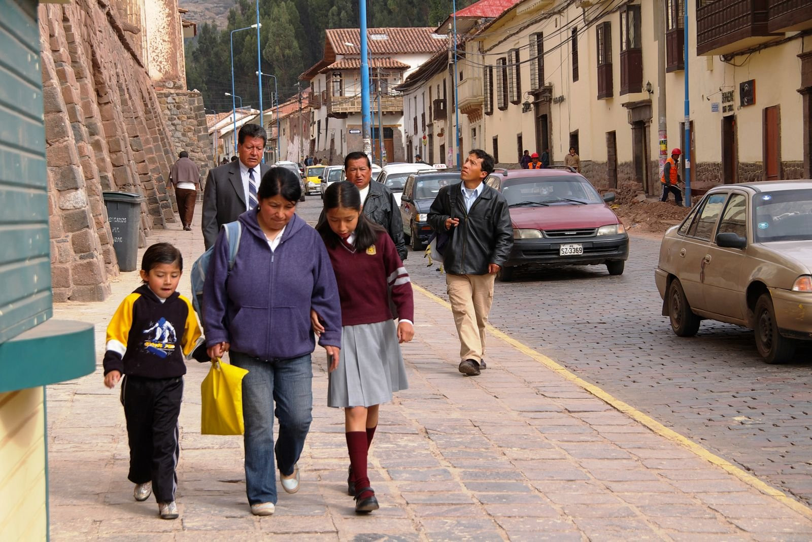 Городская жизнь на улицах Куско, Перу – фотографии Перу