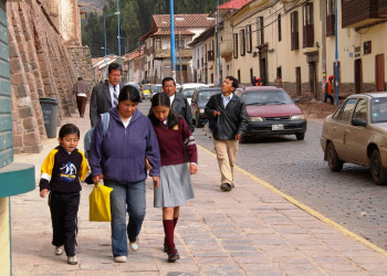 Городская жизнь на улицах Куско, Перу – фотографии Перу