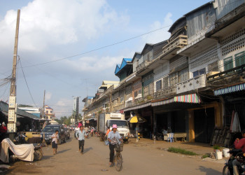 Улица в Кампонгтхоме, Камбоджа. Фото 1 – фотографии Камбоджи