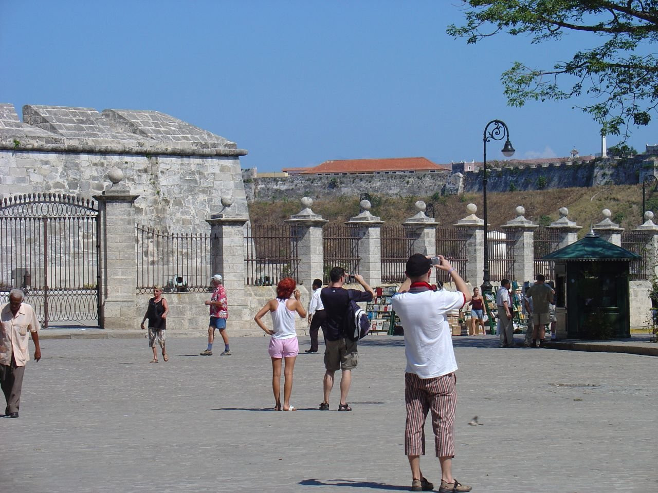 Туристы в Гаване, Куба – фотографии Кубы