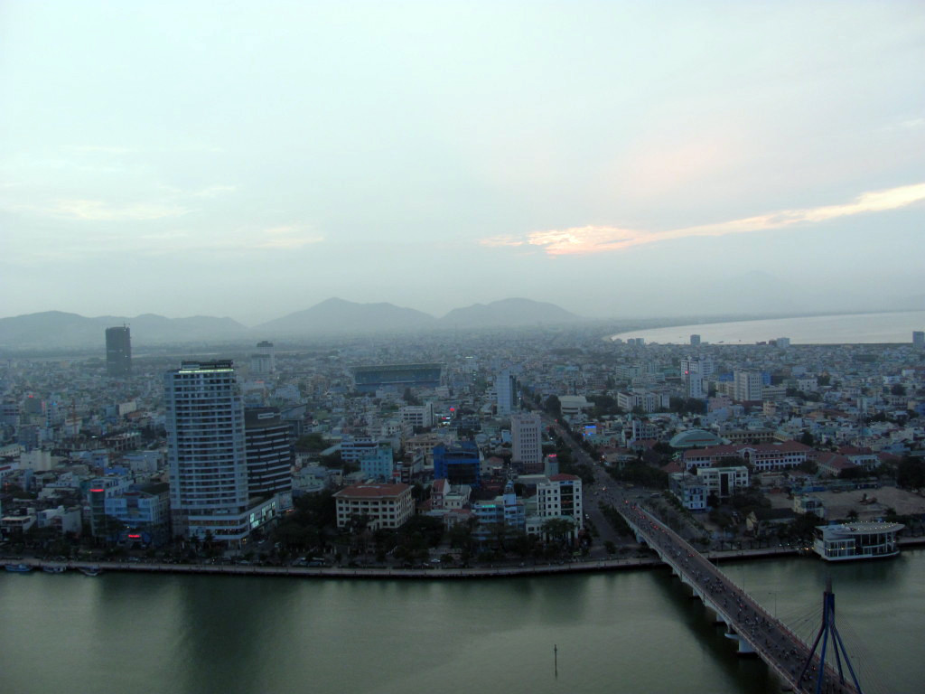 Дананг – крупный город в центральном Вьетнаме – фотографии Вьетнама