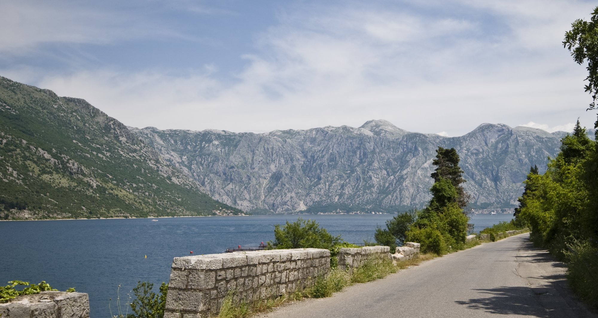 Дорога в Которе, Черногория – фотографии Черногории