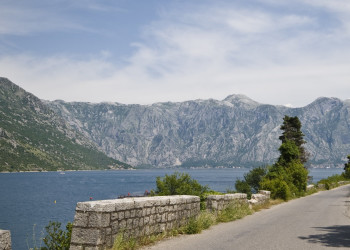 Дорога в Которе, Черногория – фотографии Черногории