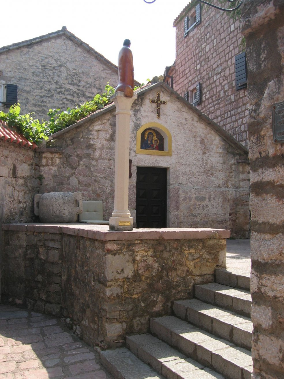 Церковь в Святой Стефан, Черногория. Фото 2 – фотографии Черногории