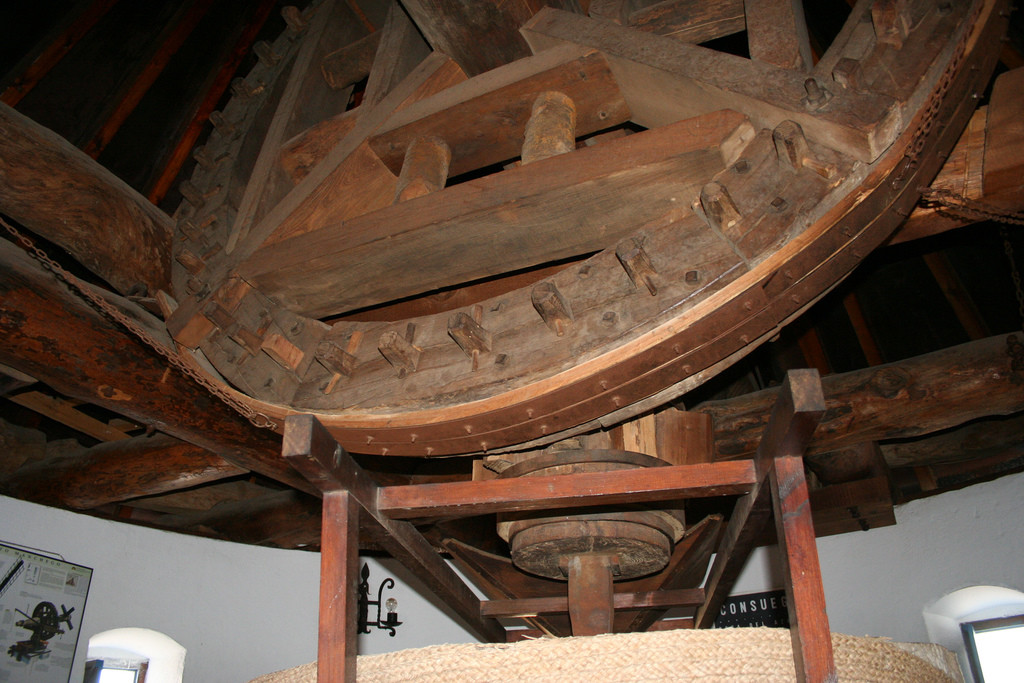 Внутри мельницы в Консуэгре – фотографии Испании