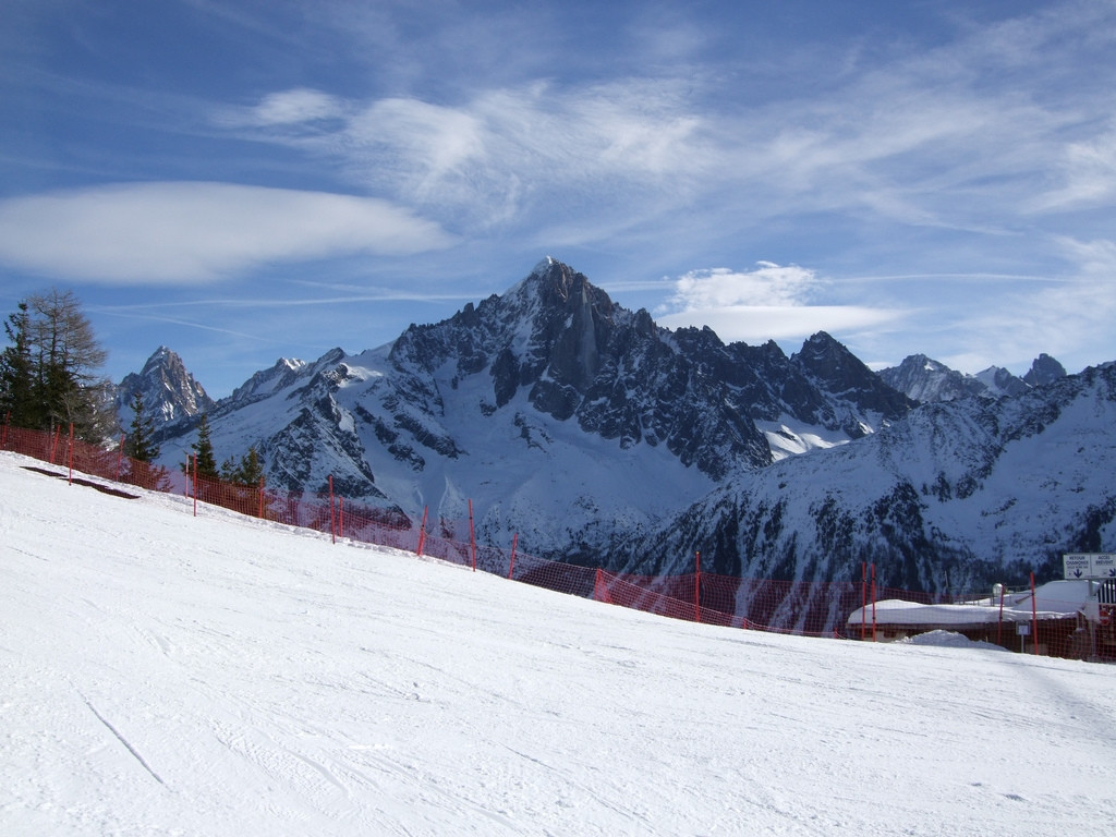 Спуск с горы в Ле-Бревен, Франция – фотографии Франции