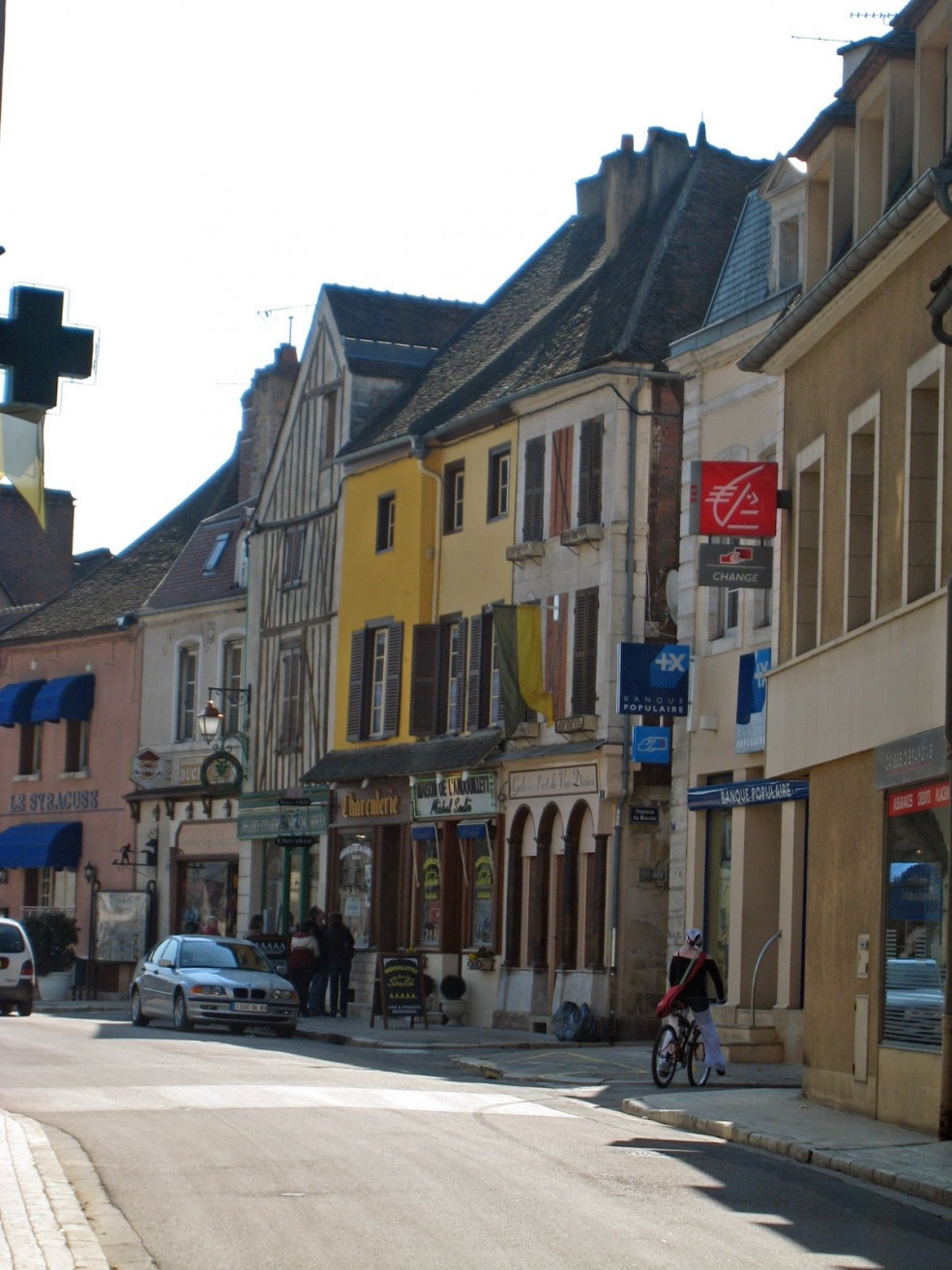 Улица в Шабли, Франция – фотографии Франции