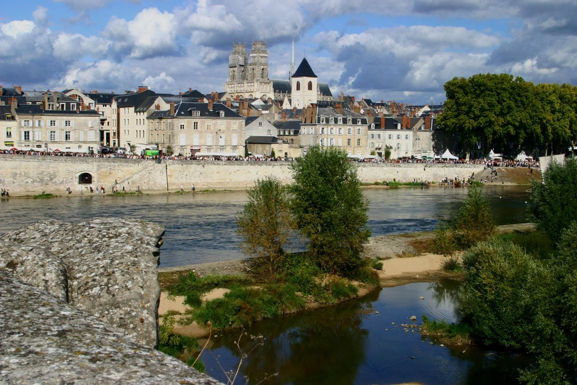 Дома на набережной в Орлеане, Франция. Фото 6 – фотографии Франции