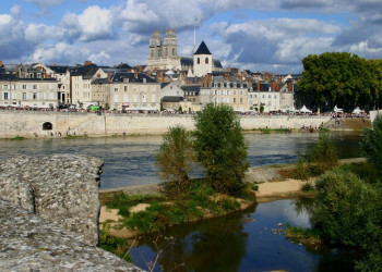 Дома на набережной в Орлеане, Франция. Фото 6 – фотографии Франции