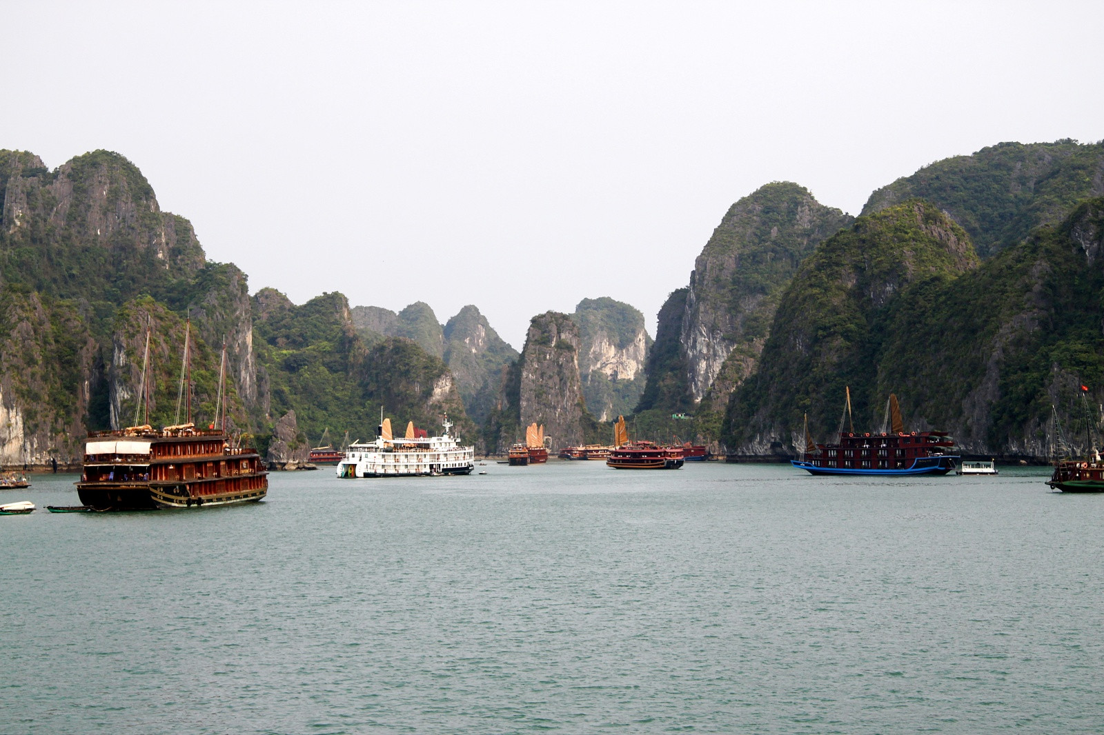 Бухта Халонг (Halong Bay) во Вьетнаме – фотографии Вьетнама