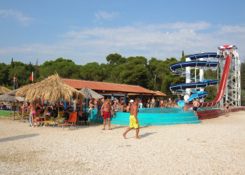 Развлечения на пляже в Биограде, Хорватия – фотографии Хорватии