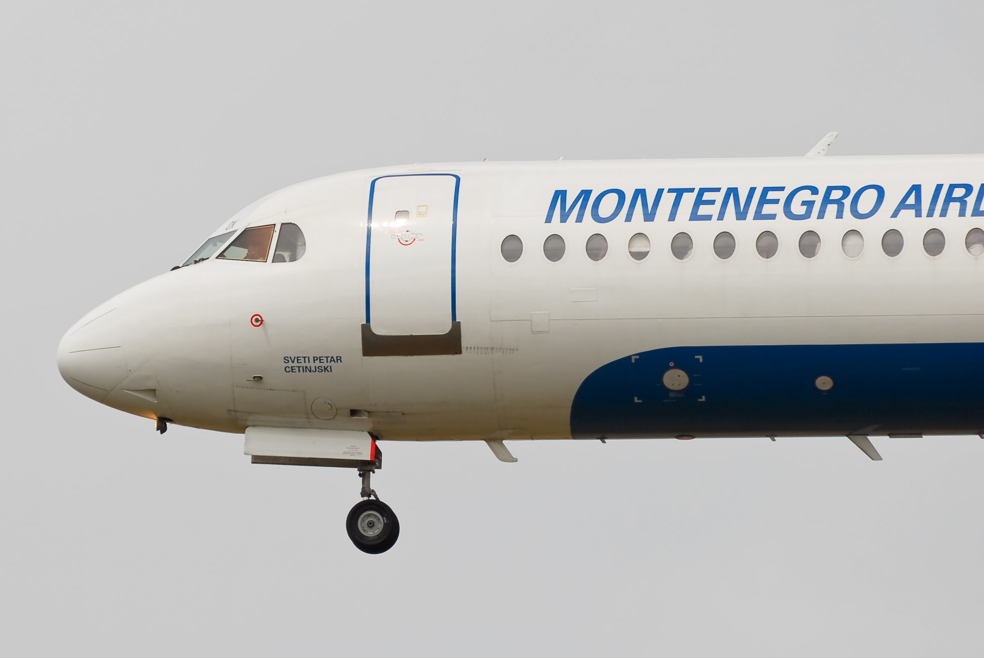 Самолет в Черногория – фотографии Черногории