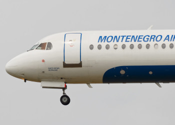 Самолет в Черногория – фотографии Черногории