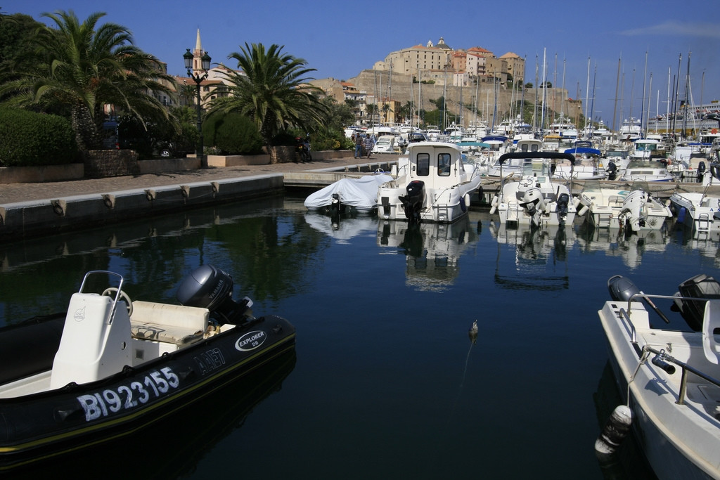 Причал в Кальви, Франция – фотографии Франции