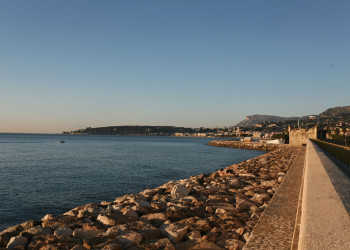 Набережная в Рокбрюн-Кап-Мартен, Франция – фотографии Франции