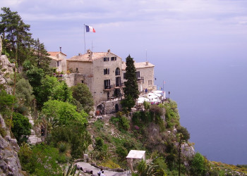 Дома на горе в Эз, Франция. Фото 2 – фотографии Франции