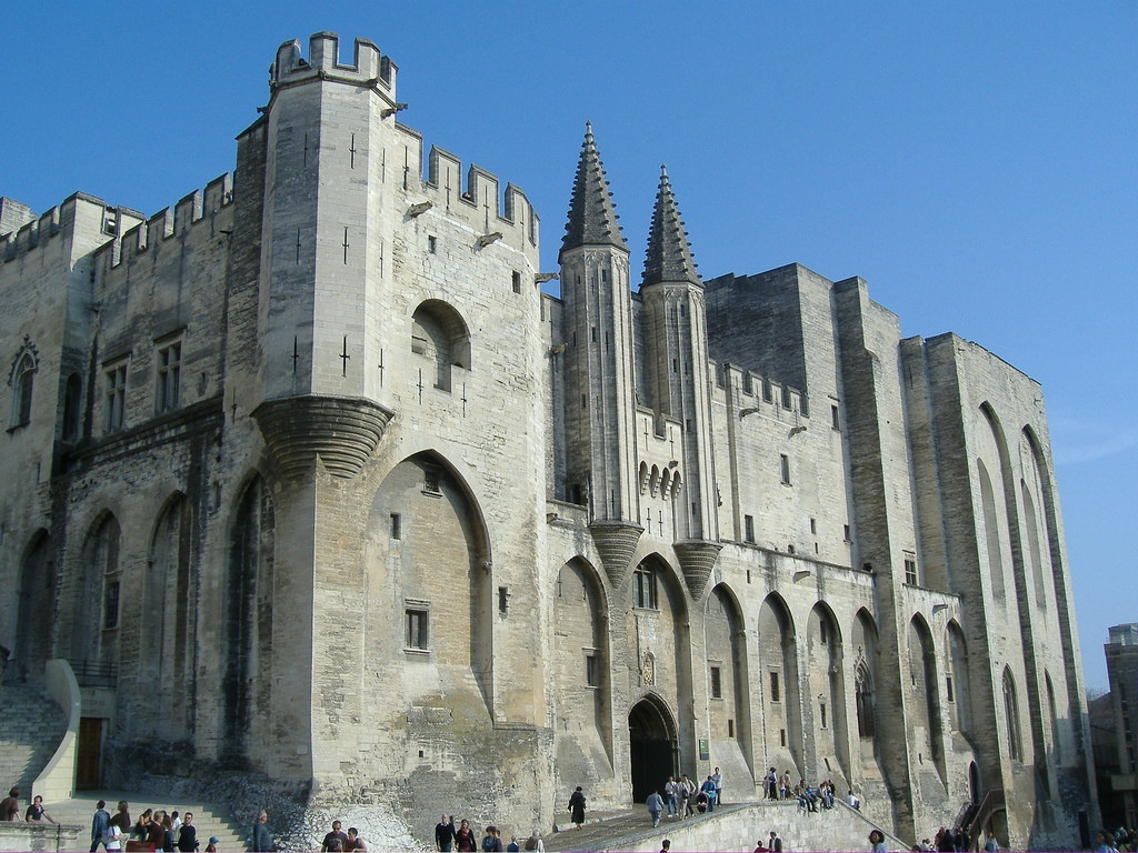 Старый  город в Авиньоне, Франция – фотографии Франции