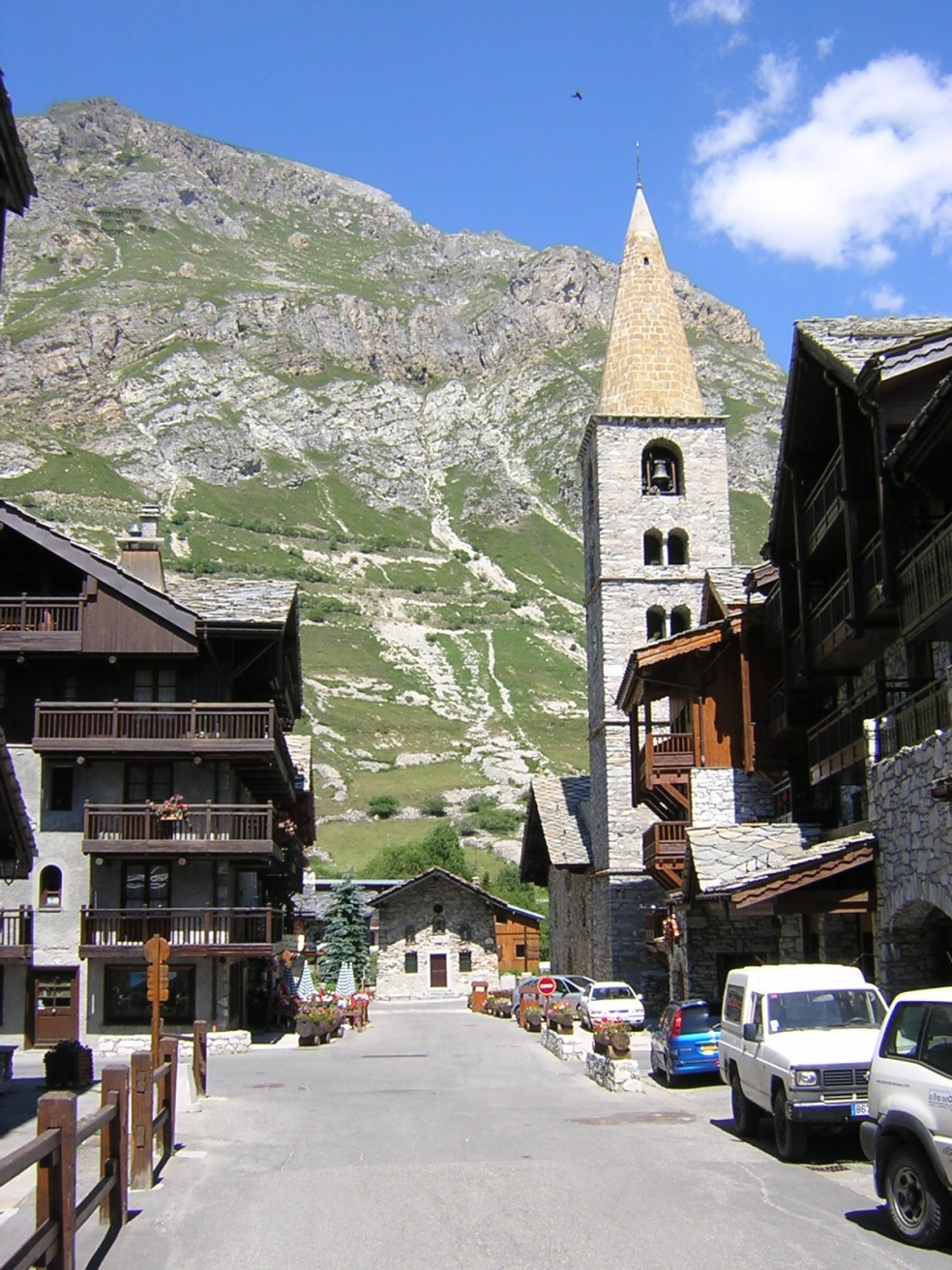 Дома в Валь-д'Изер, Франция. Фото 1 – фотографии Франции