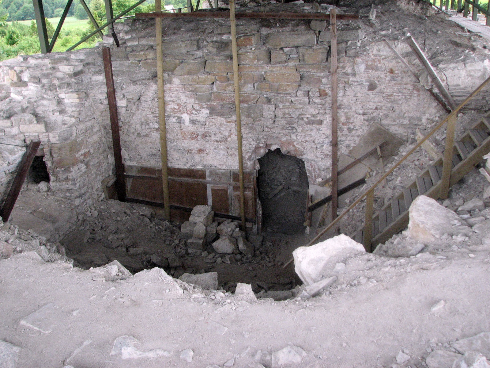 Руины замка Мааси (Maasilinn) на острове Сааремаа – фотографии Эстонии