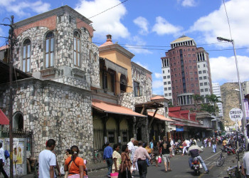 Контраст архитектурных сооружений города Порт-Луи. Маврикий – фотографии Маврикия