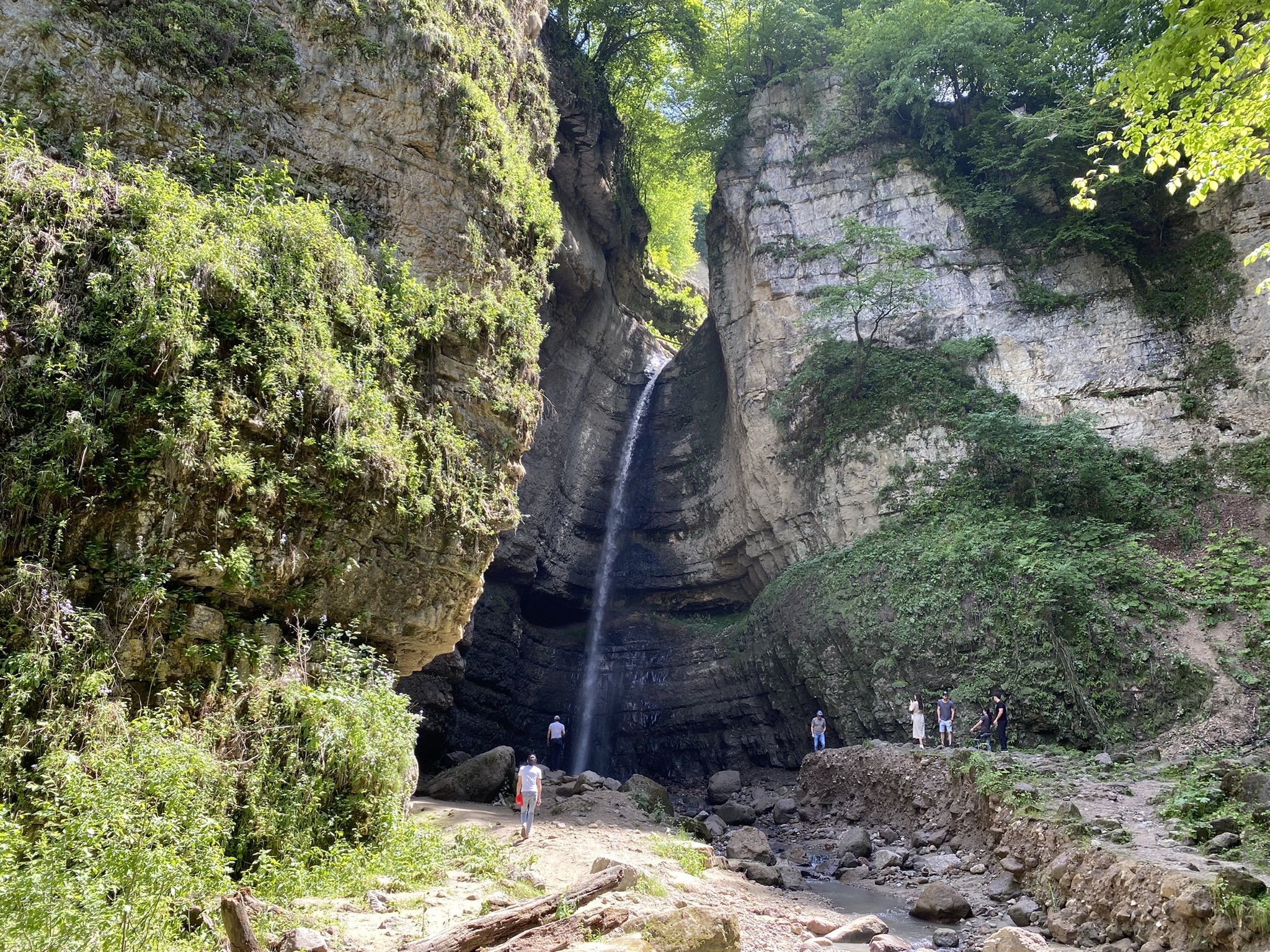 Малый Чегемский водопад или Адай-Су, июнь – фотографии России