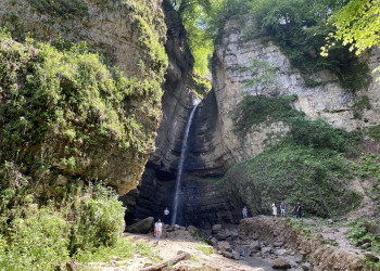 Малый Чегемский водопад или Адай-Су, июнь – фотографии России