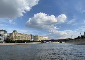Прогулка на лодке по Москва реке – фотографии России