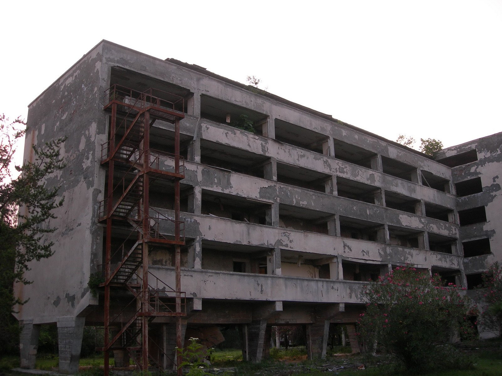 Бывший санаторий МПС – фотографии Абхазии