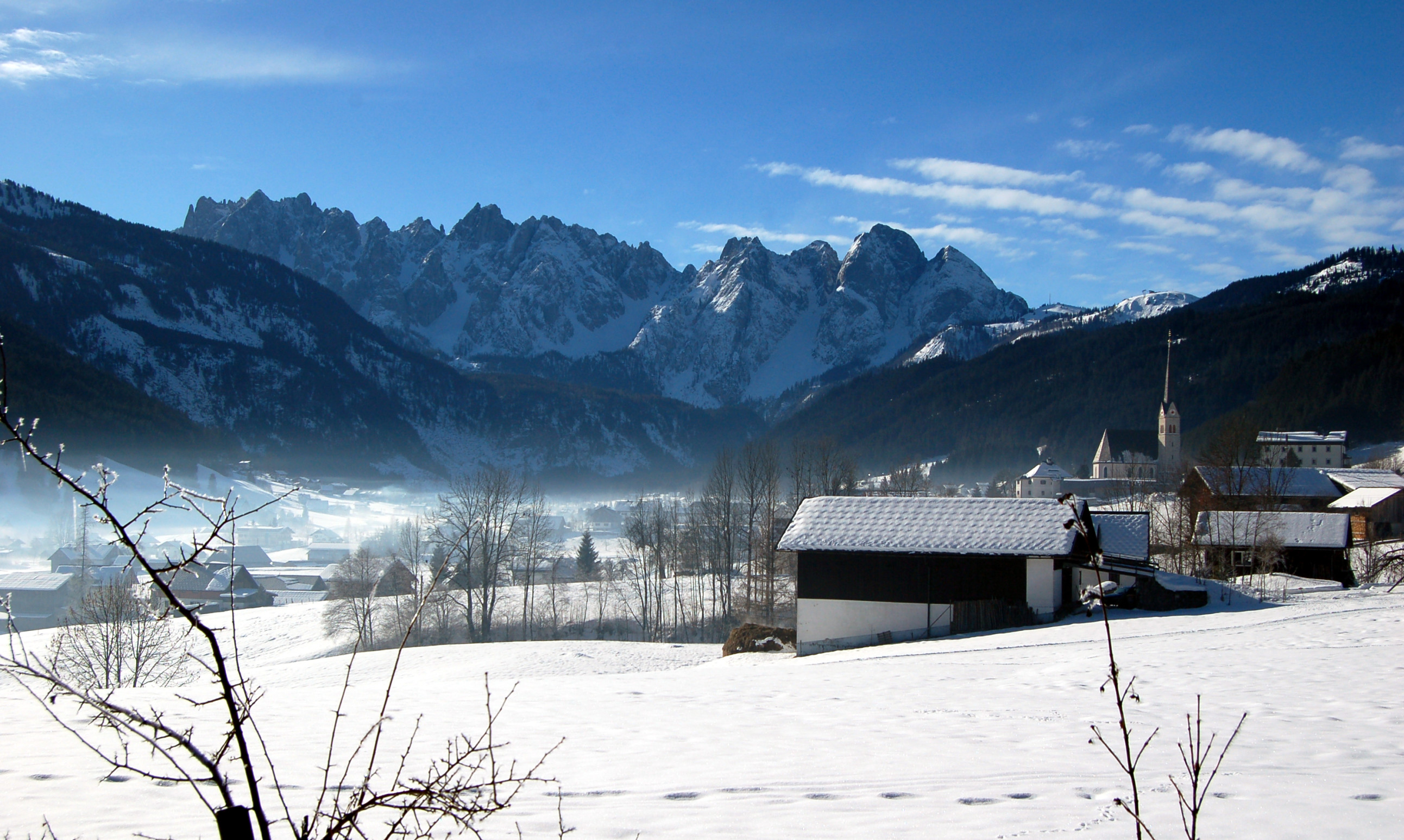 Заснеженные домики в горах. Гозау. Австрия – фотографии Австрии