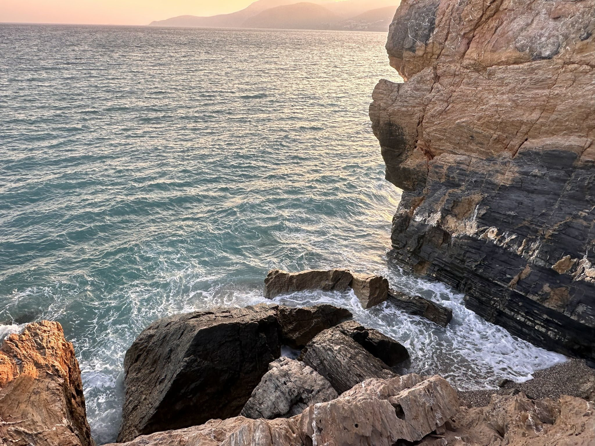 Пещера Yanışlı Beach Cave, район Гульнар, провинция Мерсин, фото 1 – фотографии Турции
