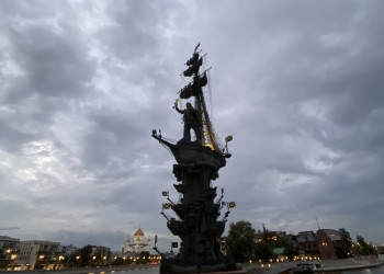 Памятник Петру 1 в Москве, вид с набережной – фотографии России