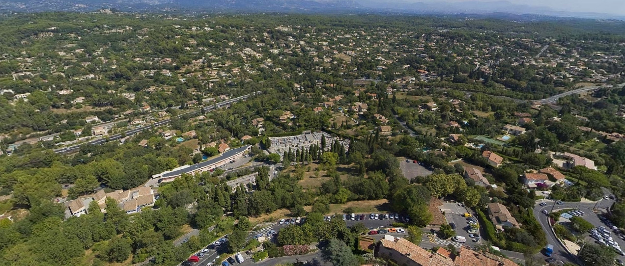 Панорамный вид в Мужене, Франция. Фото 1 – фотографии Франции