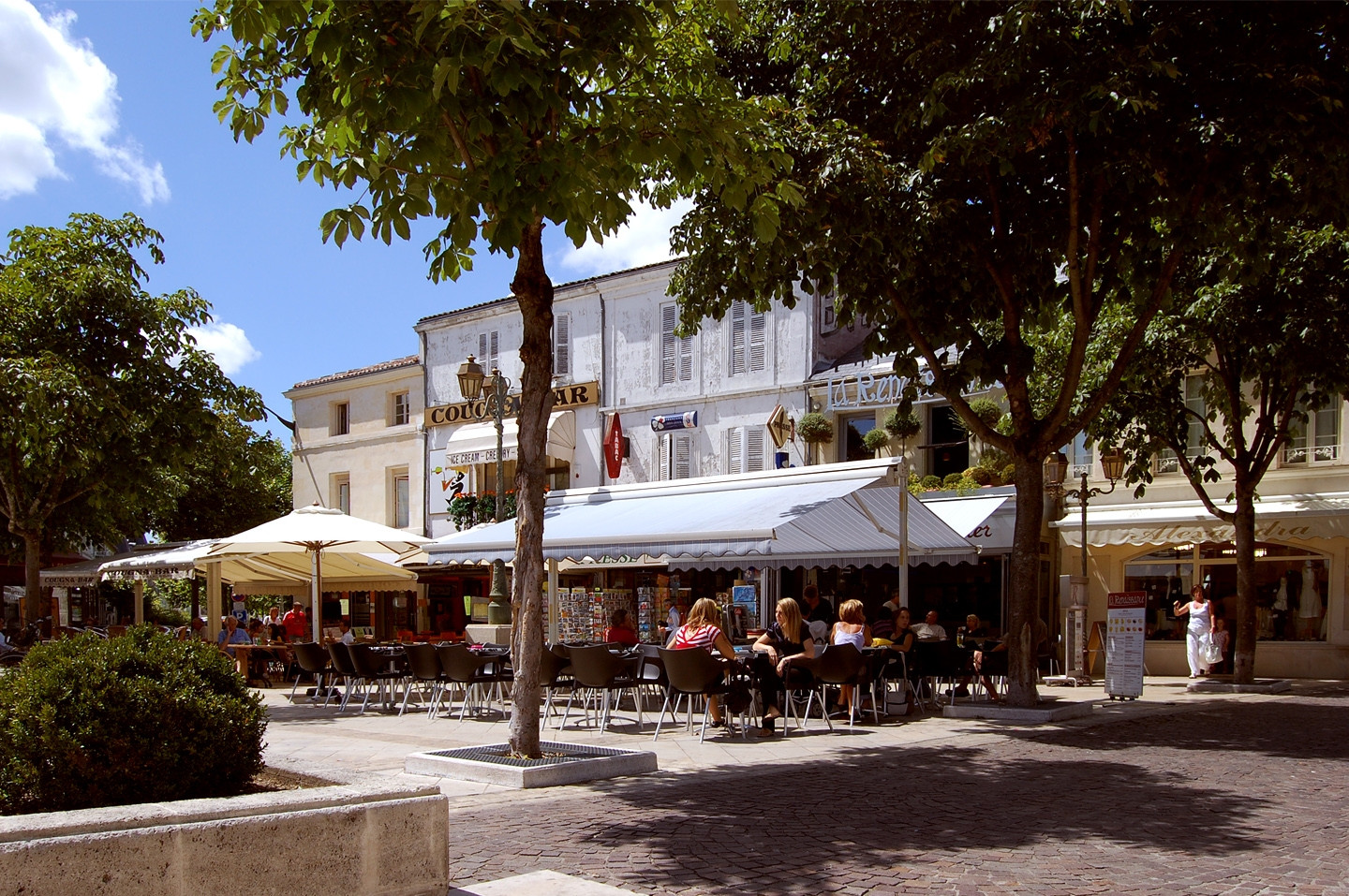 Кафе в Коньяке, Франция – фотографии Франции