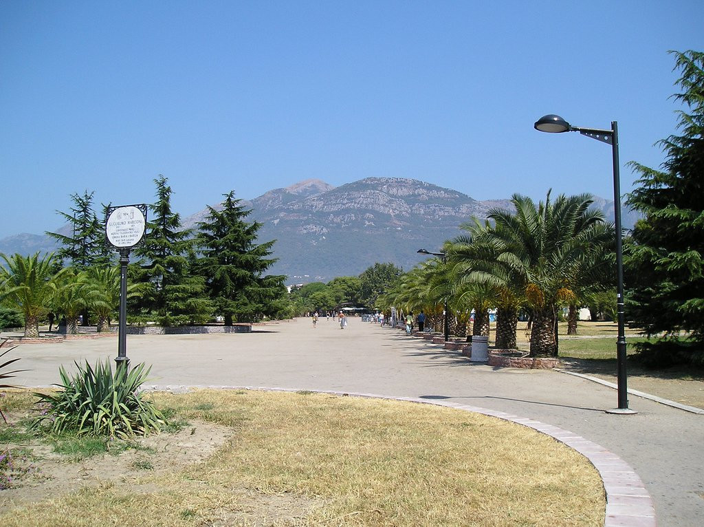 Сквер в Бар, Черногория. Фото 1 – фотографии Черногории