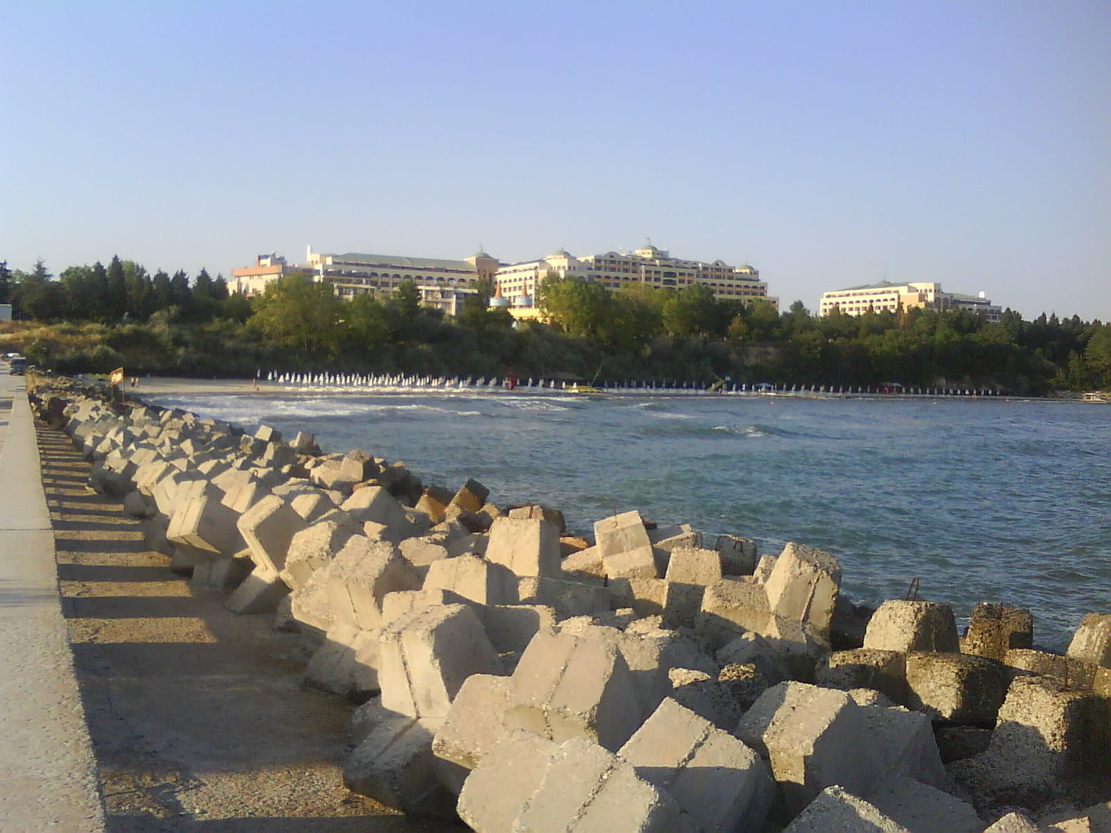 Набережная в Равде, Болгария – фотографии Болгарии