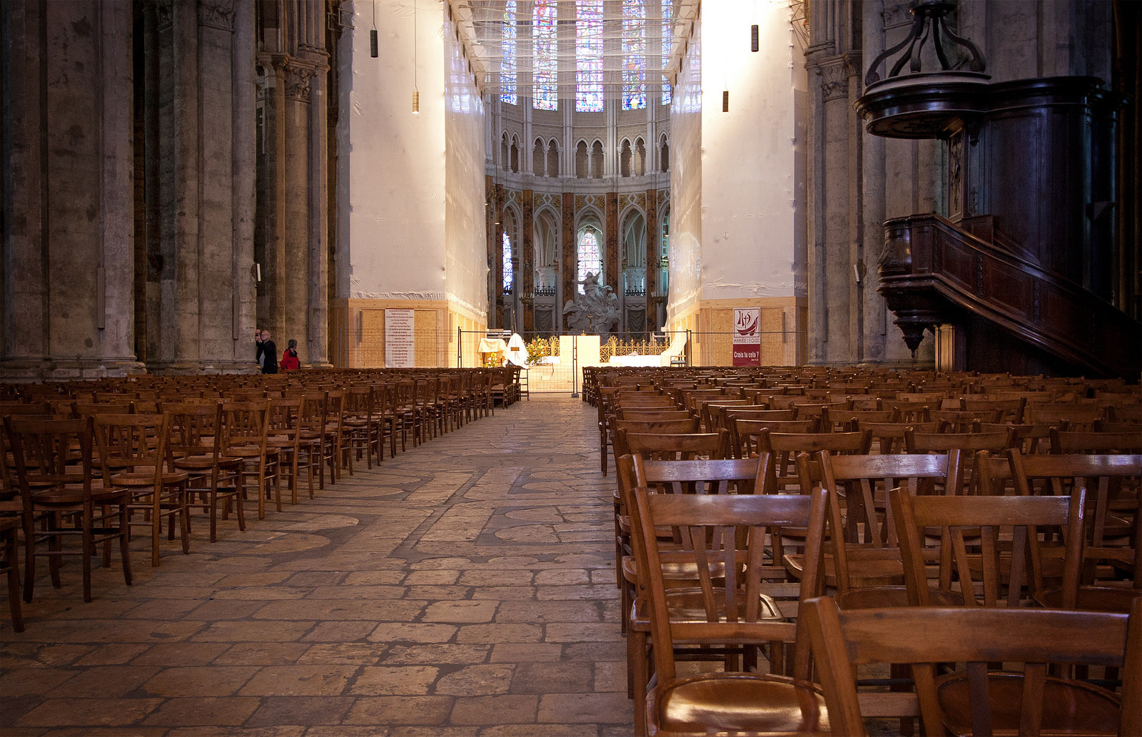 Внутри Шартрского собора – фотографии Франции