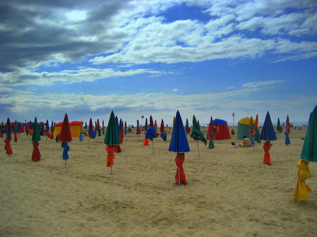 Пляж в Довиле, Франция. Фото 5 – фотографии Франции