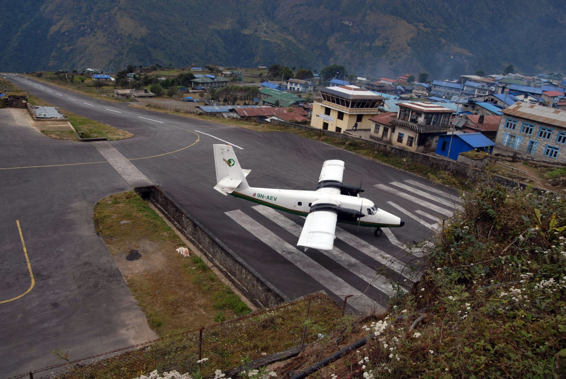 Аэропорт в городе Лукла – фотографии Непала